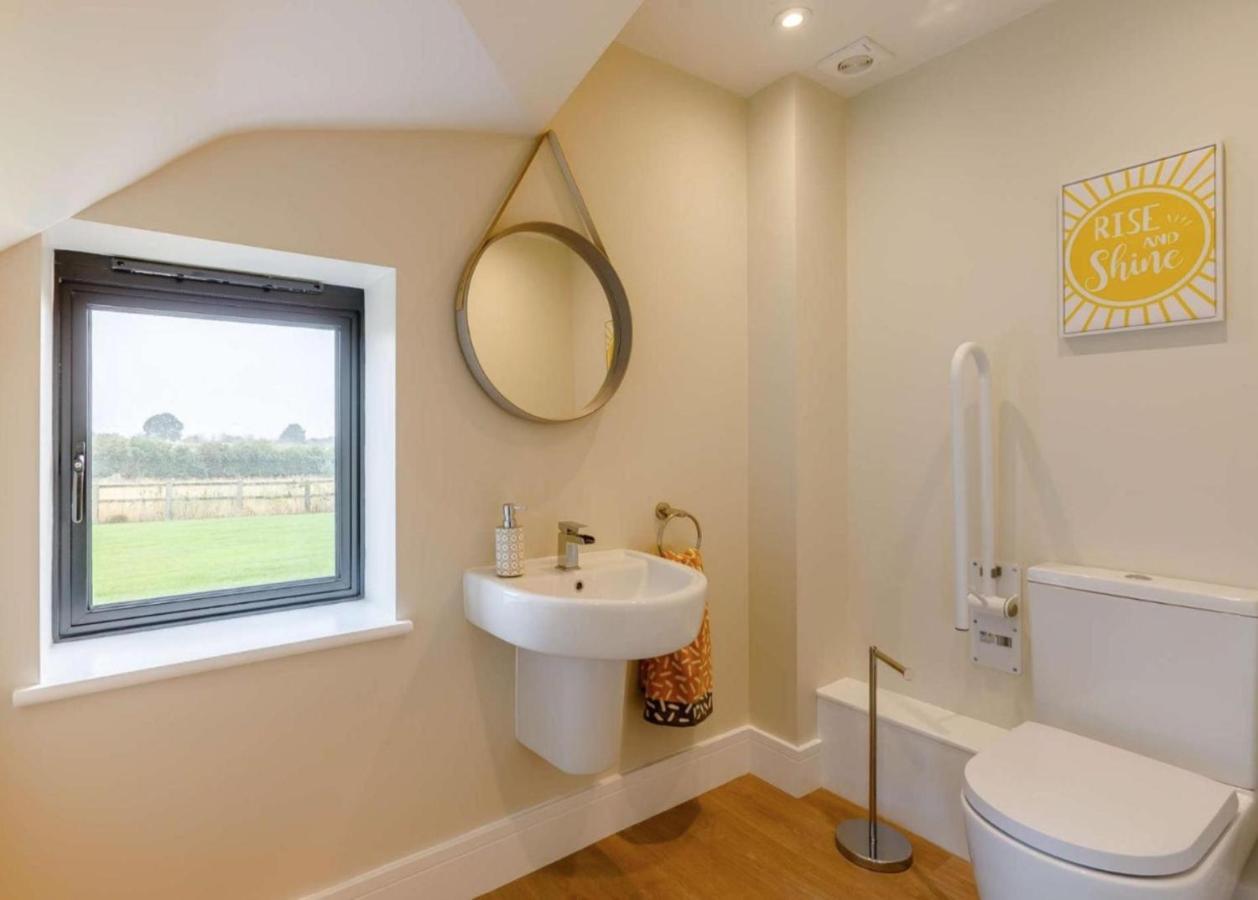 Fawn Cottage Disabled Adapted 3 Bedroom Hot Tub Coughton エクステリア 写真